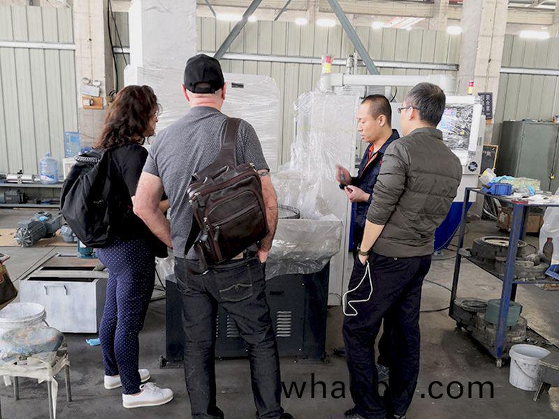 外國(guo)客戶來(lai)公(gong)司(si)攷(kao)詧(cha)洽談